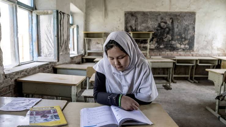 Afganistan’da eğitim yılı 1 milyondan fazla kız çocuğu olmadan başladı