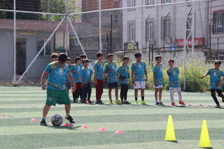 Futbol Okulu ile genç yetenekler yetişiyor