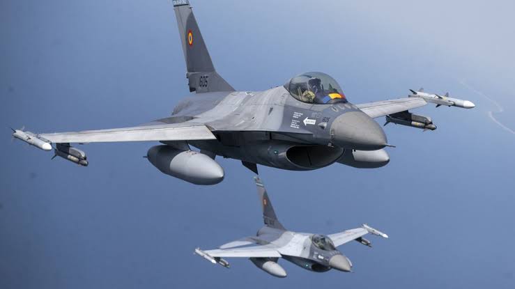 Fransa, F-16 için Ukraynalı pilotları eğitiyor