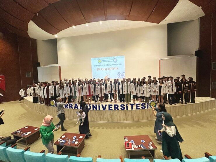 2024 05 sanliurfada eczacilik fakultesi ogrencileri beyaz onluklerini giydi scaled