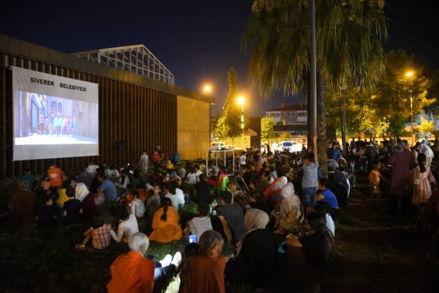 Siverek’te açık hava sineması keyfi başladı 6 af041090 4bd3 49a5 8f78 48647bd242c1