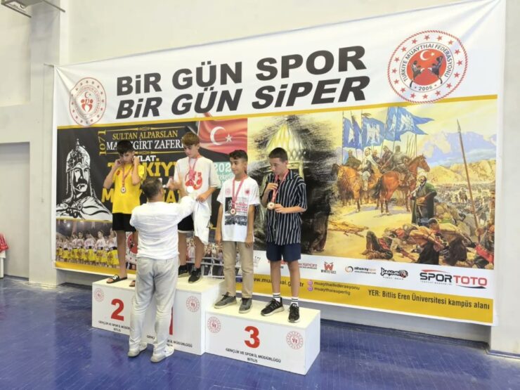 2024 08 sanliurfali sporcular muaythai turkiye ucuncusu oldu scaled