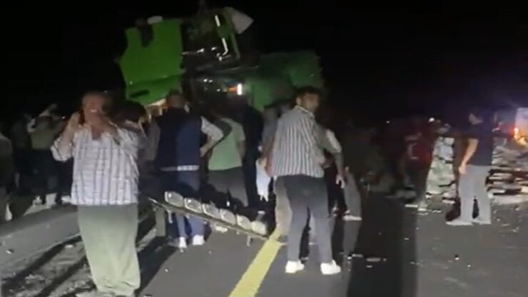 2024 09 sanliurfada kontrolden cikan tir yola devrildi bir yarali scaled