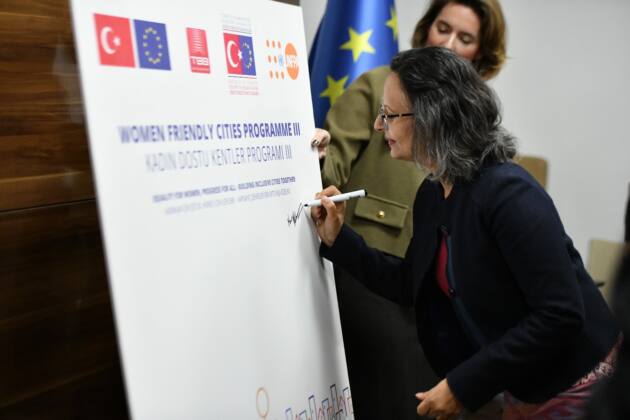 3efece83 14e5 4c42 bb6a fe0f3f8679d9