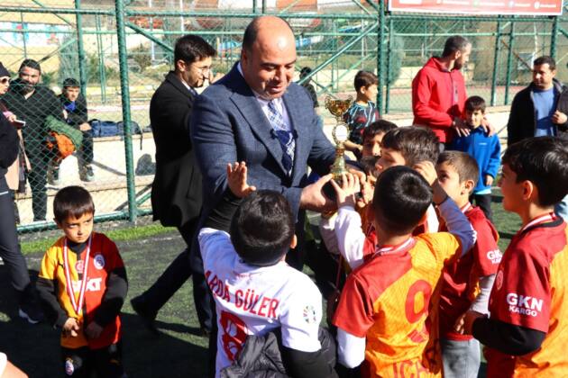 KARAKÖPRÜ'DE ÇOCUKLAR ARASI FUTBOL TURNUVASI TAMAMLANDI 19 bc821dcb e1bd 4f16 be56 14fec4e0bdc3