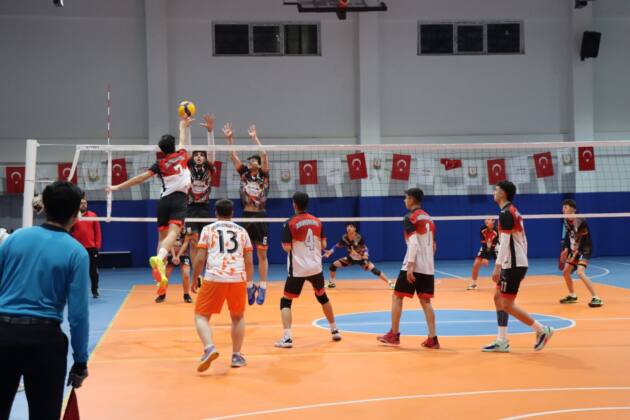 BÜYÜKŞEHİR BELEDİYESİ VOLEYBOL A TAKIMI FİLEDE LİDER 16 IMG 20250210 WA0044