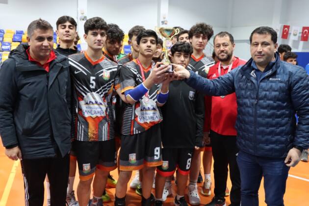 BÜYÜKŞEHİR BELEDİYESİ VOLEYBOL A TAKIMI FİLEDE LİDER 14 IMG 20250210 WA0047