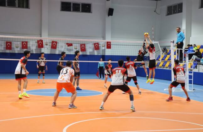 BÜYÜKŞEHİR BELEDİYESİ VOLEYBOL A TAKIMI FİLEDE LİDER 15 IMG 20250210 WA0049