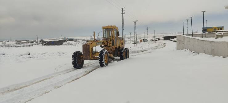 KARLA KAPANAN 250 KM YOLU TEKRAR ULAŞIMA AÇTI 6 IMG 20250211 WA0025