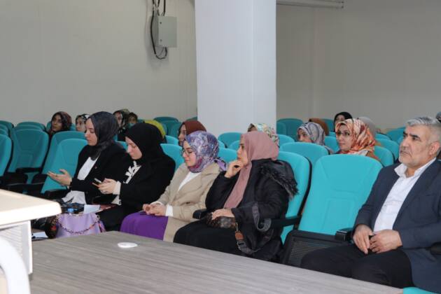 GEÇİCİ ÖĞRETİCİLERE YÖNELİK SEMİNER DÜZENLENDİ 18 IMG 20250218 WA0202