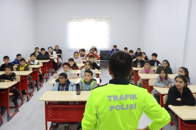 ŞANLIURFA BÜYÜKŞEHİR BELEDİYESİ, ÇOCUKLARA TRAFİK BİLİNCİ AŞILIYOR 23 IMG 20250219 WA0009