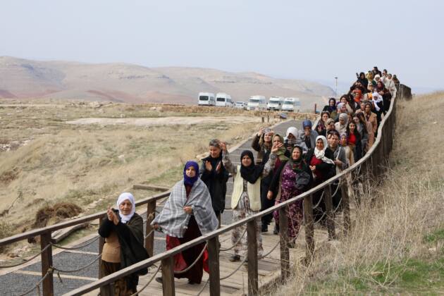 Urfalı kadınlar Göbekli Tepe gezisinin ardından Halfeti’de miting düzenleyecek 6 IMG 20250304 WA0049