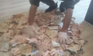 Dilencinin üzerinden çıkan parayı zabıtalar üç saatte saydı 6 IMG 20250318 WA0073