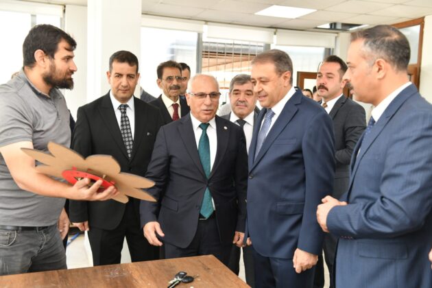 VALİ ŞILDAK, ESNAF VE ODA BAŞKANLARI İLE BULUŞTU 11 d7e1d9e7 3e25 4f69 8427 0eb8c06369e9