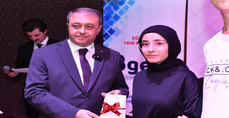 BAŞARILI ÖĞRENCİLER ÖDÜLLENDİRİLDİ 11 IMG 20250807 WA0101