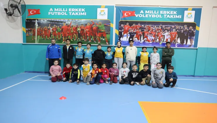 BASKETBOL VE VOLEYBOL KURSLARI HALİLİYE’DE YOĞUN İLGİ GÖRÜYOR