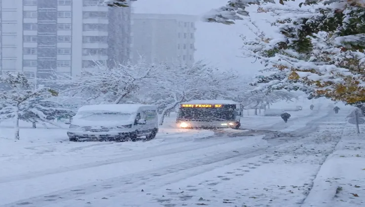 Şanlıurfa’da kar yağışı etkili oluyor