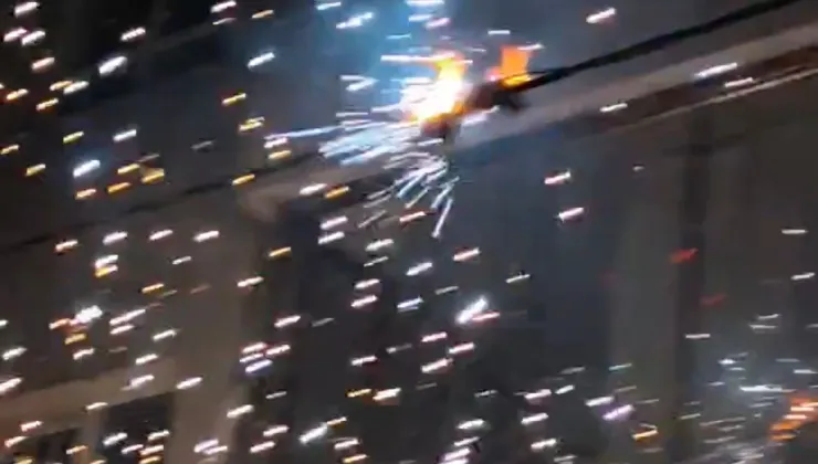 Gece Saatlerinde Elektrik Hattında Patlama Paniğe Neden Oldu