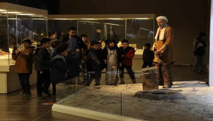 ŞANLIURFA BÜYÜKŞEHİR BELEDİYESİ ÖĞRENCİLERİ TARİHLE BULUŞTURDU