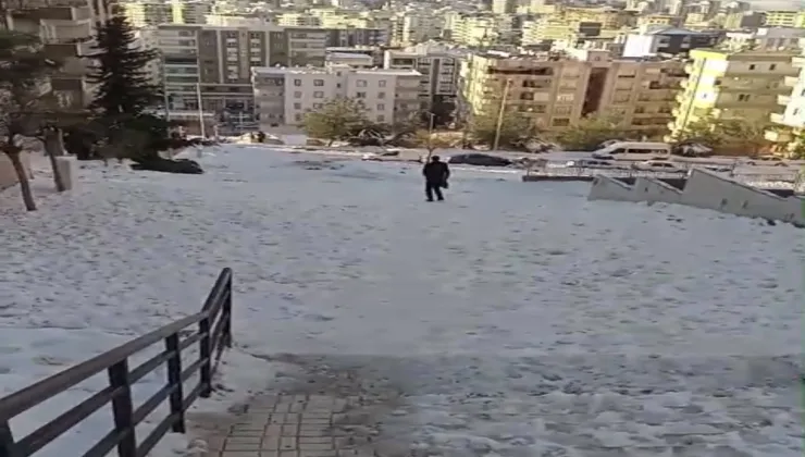 NARLIKUYU BELEDİYE’YE ATEŞ PÜSKÜRDÜ!