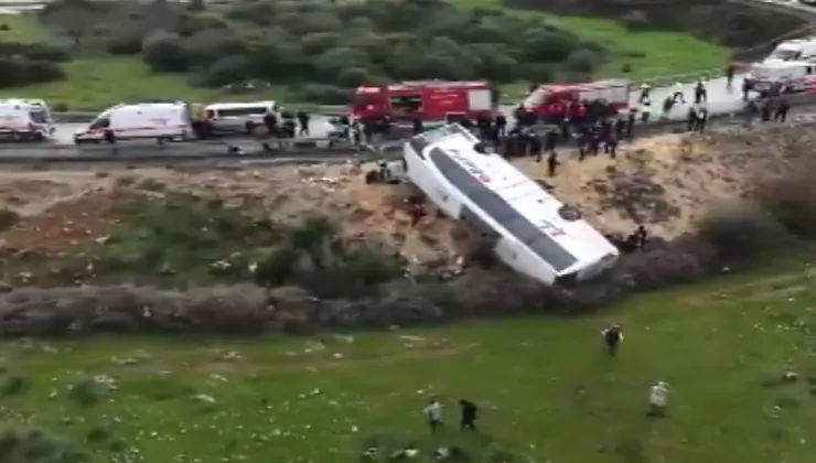 Yolcu otobüsü devrildi. 8 can kaybı, çok sayıda yaralı var